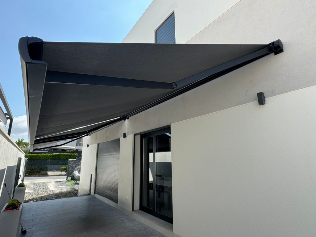 Cuánto dura un toldo o una pérgola