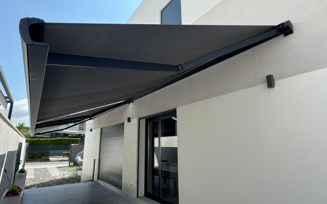 ¿Cuánto dura un toldo o una pérgola… y qué hay que hacerles para alargar su durabilidad?