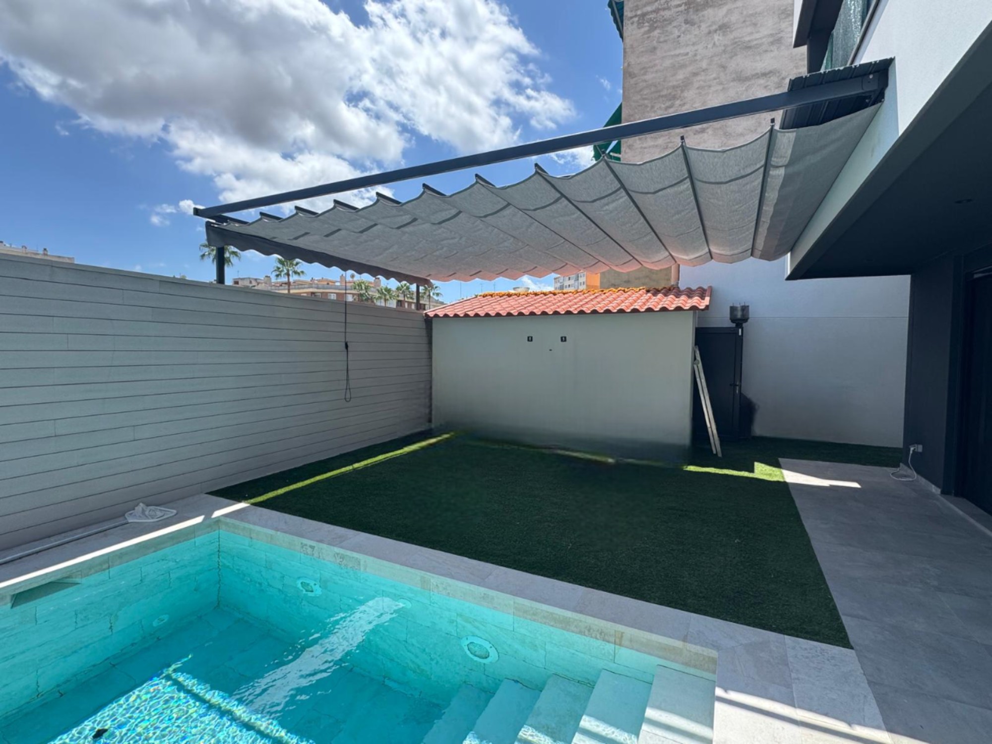 Cuánto dura un toldo o una pérgola