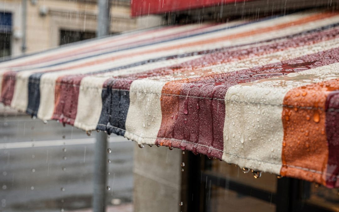 Toldos: Medidas para prevenir el desgaste por la lluvia
